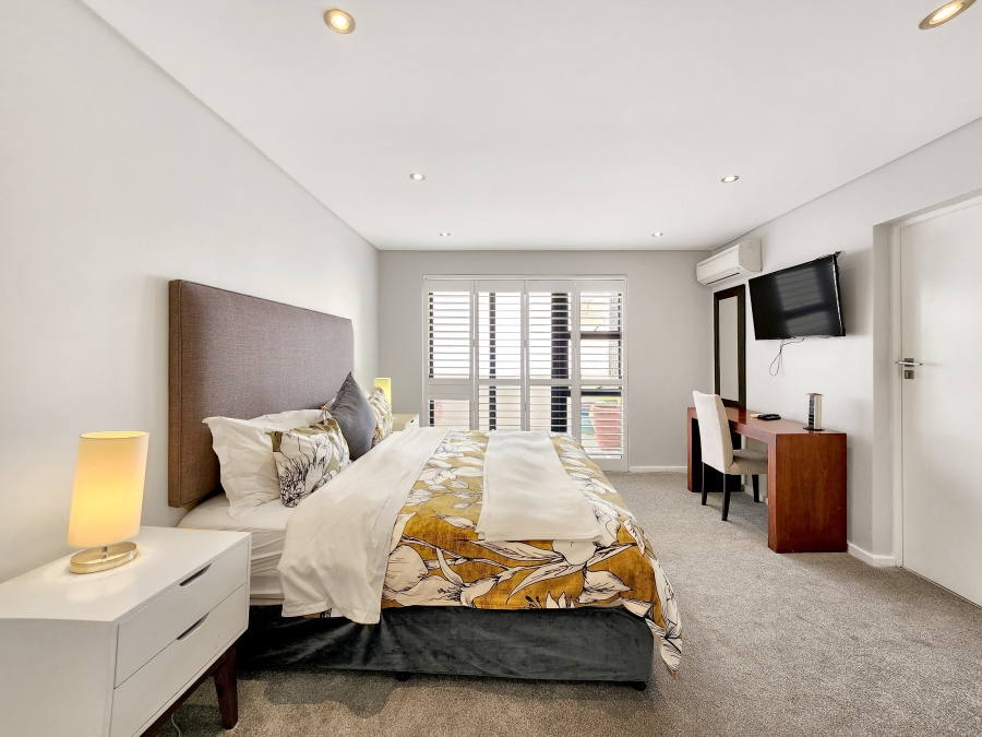 To Let 7 Bedroom Property for Rent in Camps Bay Western Cape